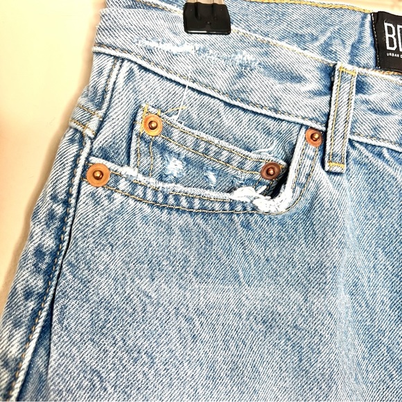 BDG Toothpick High Rise Slightly Distressed Straight Leg Jean Medium Wash 25 - Picture 10 of 14